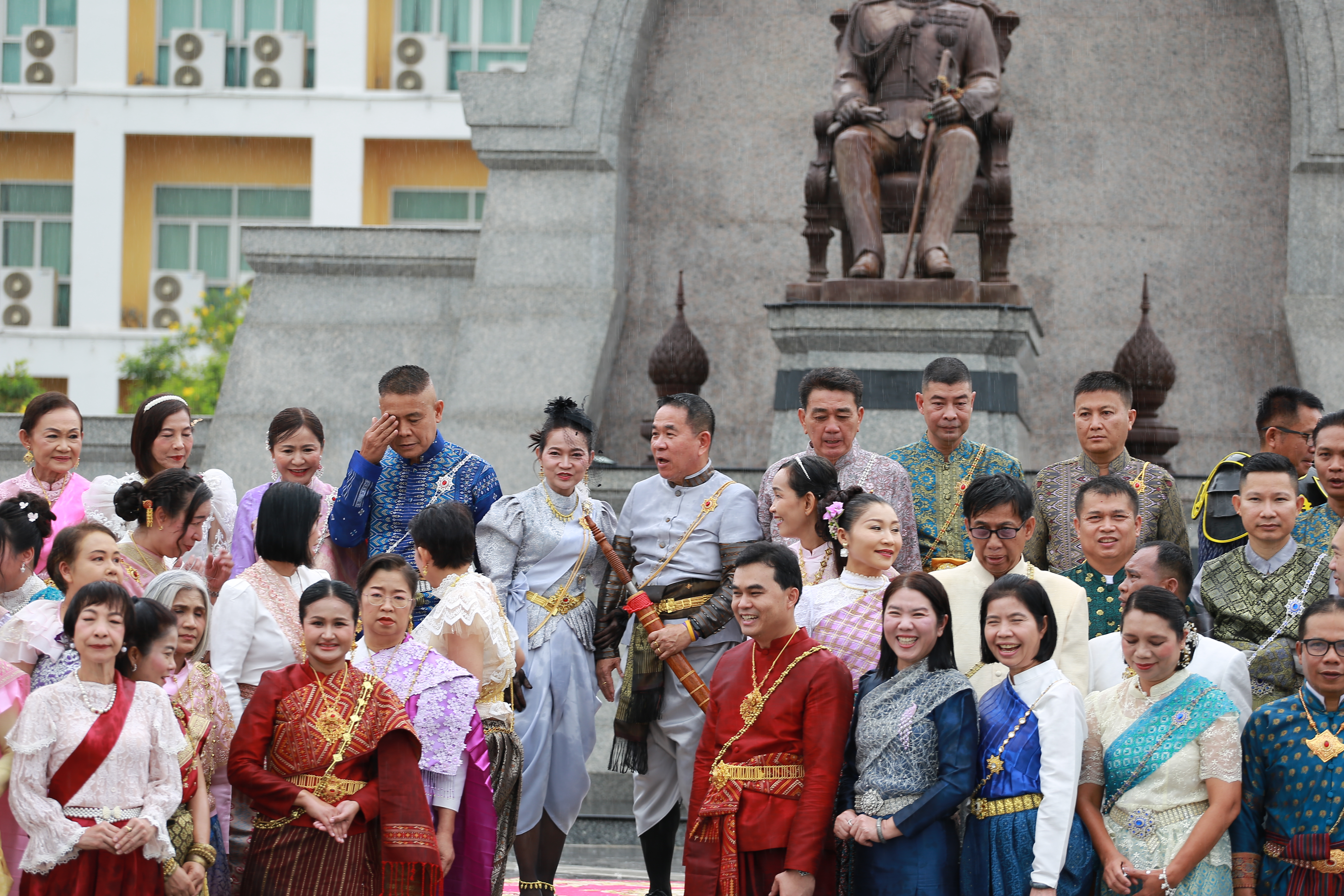 title - ร่ามพิธีถวายบังคมพระบรมราชานุสาวรีย์ พระบาทสมเด็จพระจุลจอมเกล้าเจ้าอยู่หัว (รัชกาลที่ 5) ภายใต้แนวคิด 